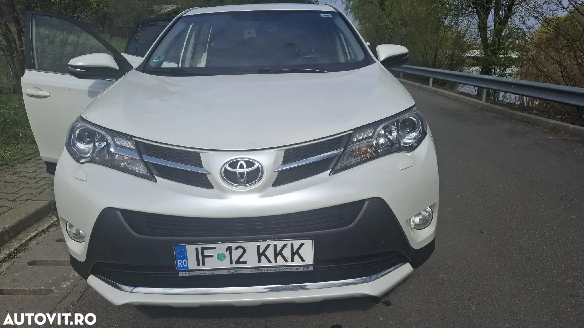 Toyota RAV4 2.2 D-4CAT 4WD Aut Luxury 18" - 2