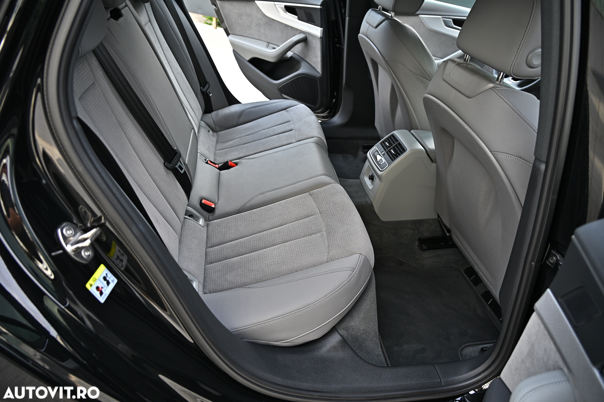 Audi A4 Avant 40 TDI S tronic S line - 11