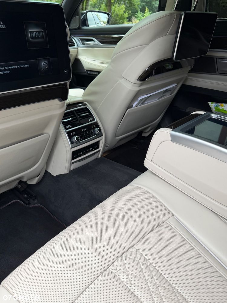 BMW Seria 7 740Le iPerformance - 14