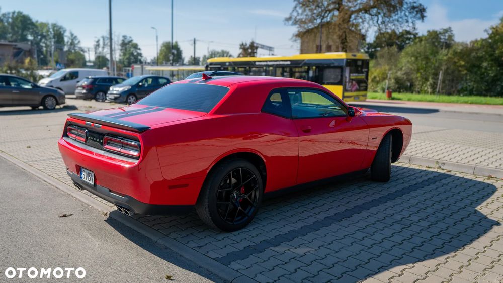 Dodge Challenger - 8