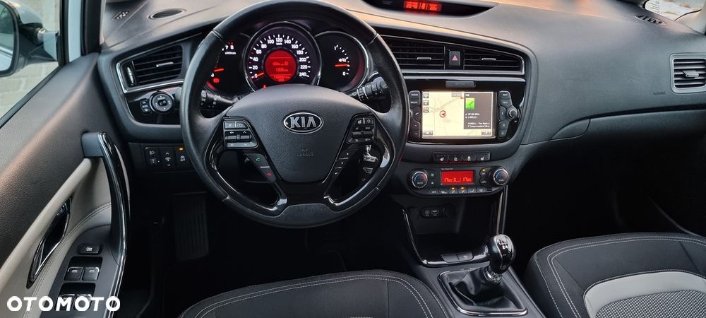 Kia Ceed 1.6 GDI Dream Team Edition - 18