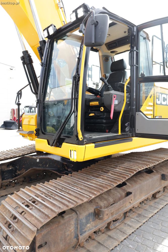 JCB 220X - 17