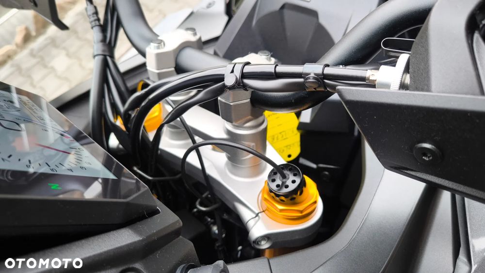 Suzuki GSX 1000 - 14