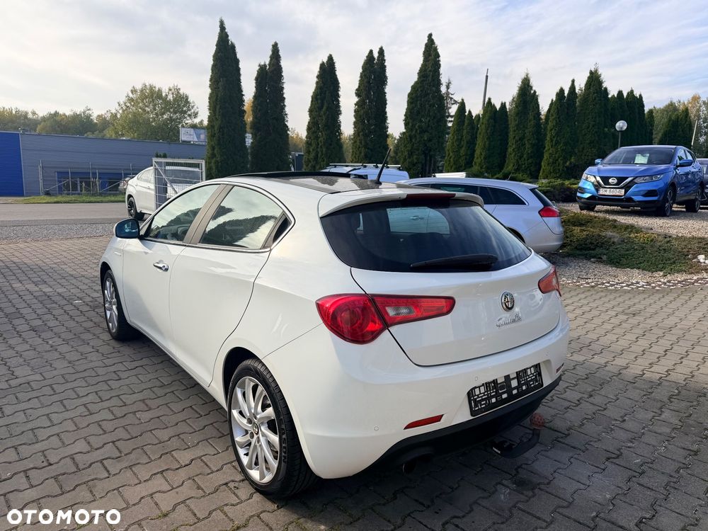 Alfa Romeo Giulietta 2011 photo 5