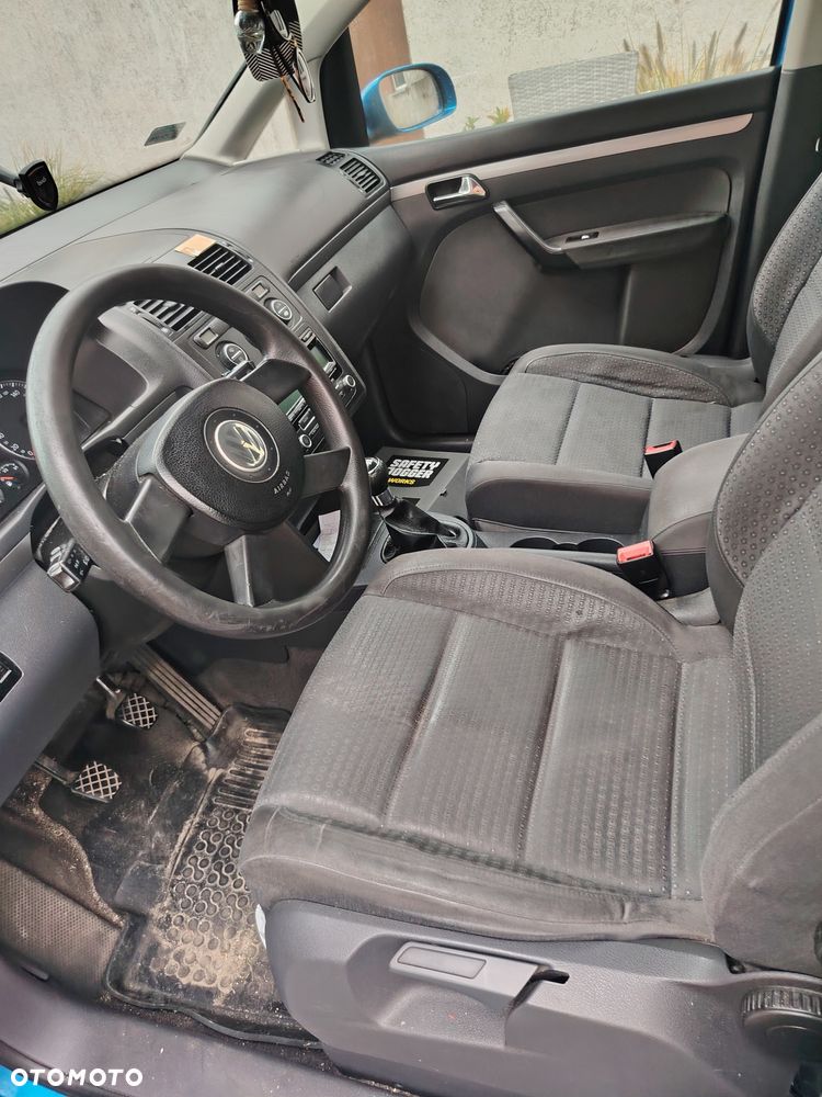 Volkswagen Touran - 10