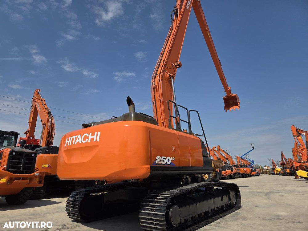 Hitachi SET BRATE LUNGI NOI 18m, cupa 0,9mc, 2019, 6.017h, gresare automata, latime 3,19m, 3 pompe hidr Hitachi, camera spate, camera laterala, consum mediu 13l/h, motor Isuzu 190CP, JAPONIA, doar 377h deplasare lant 80% ok, leasing 3 ani-PROMOTIE 131.900Eur - 1
