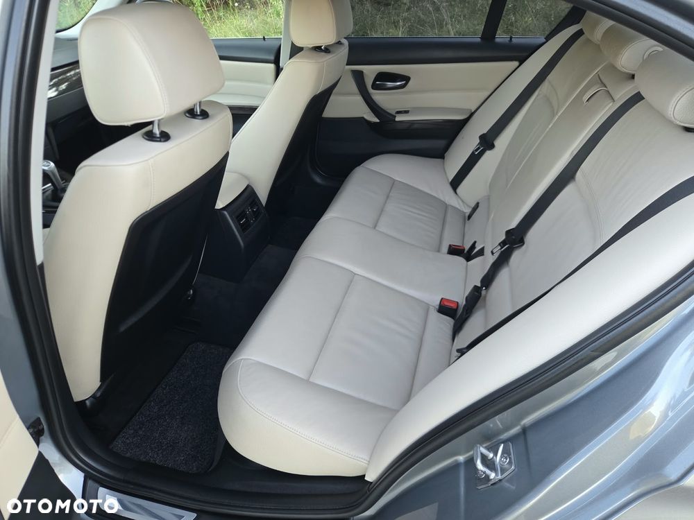 BMW Seria 3 318d - 13