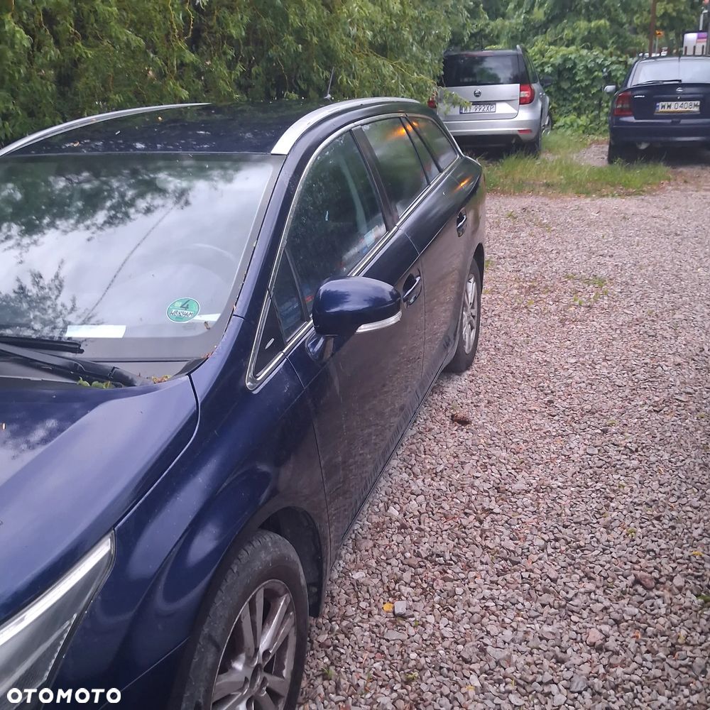 Toyota Avensis 2.0 D-4D Premium - 2