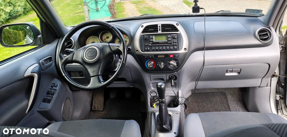 Toyota RAV4 - 8