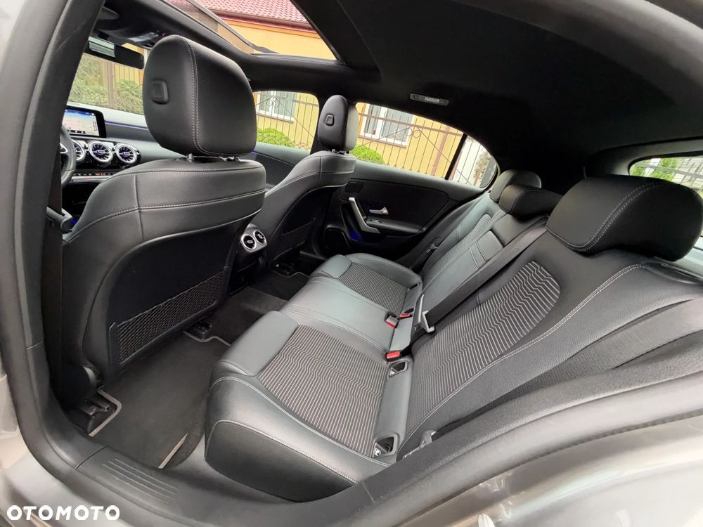 Mercedes-Benz Klasa A 250 7G-DCT - 32