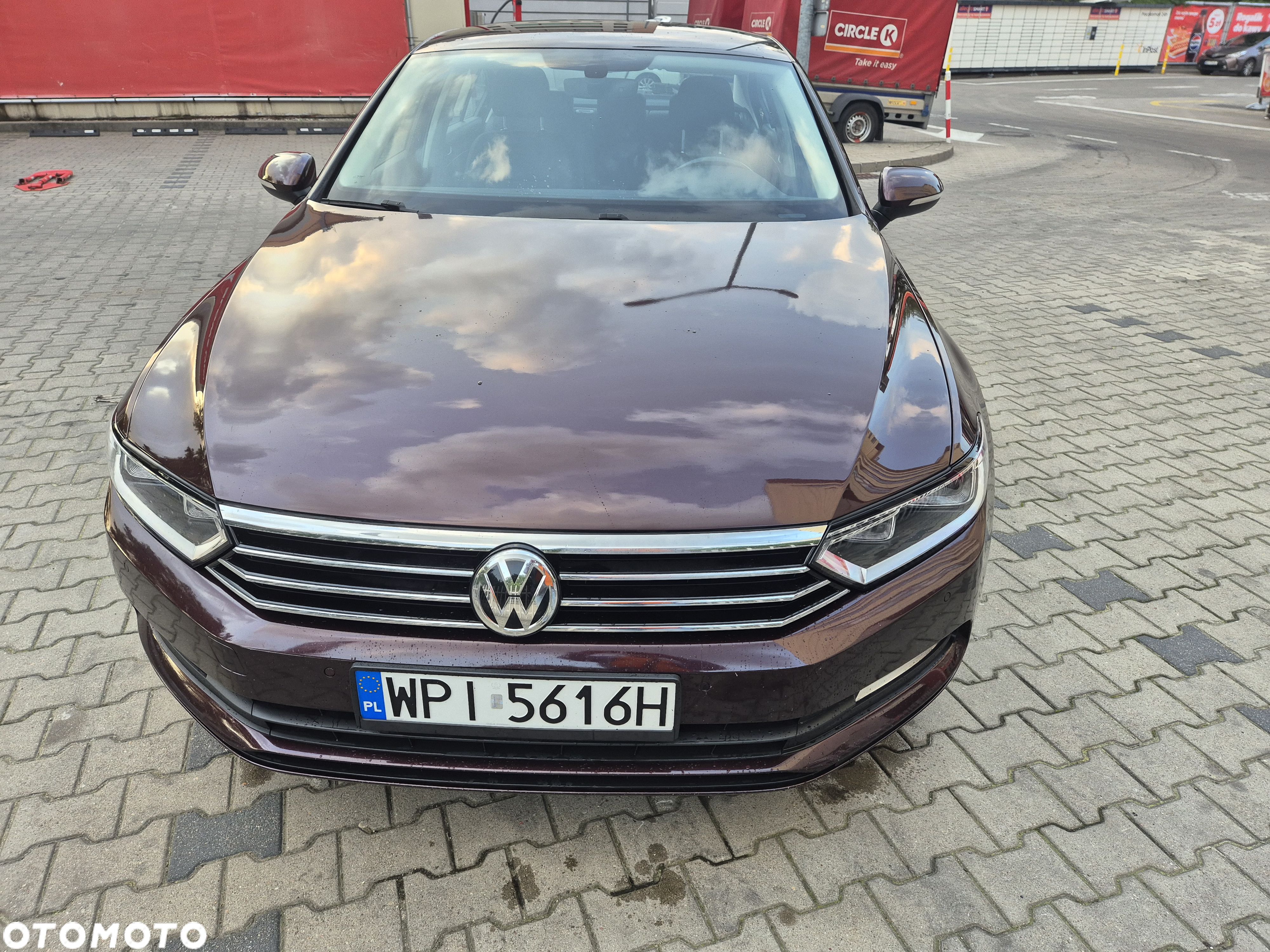 Volkswagen Passat - 1