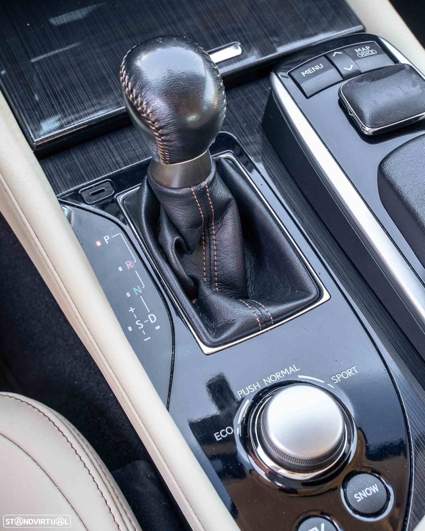 Lexus GS 300h - 16