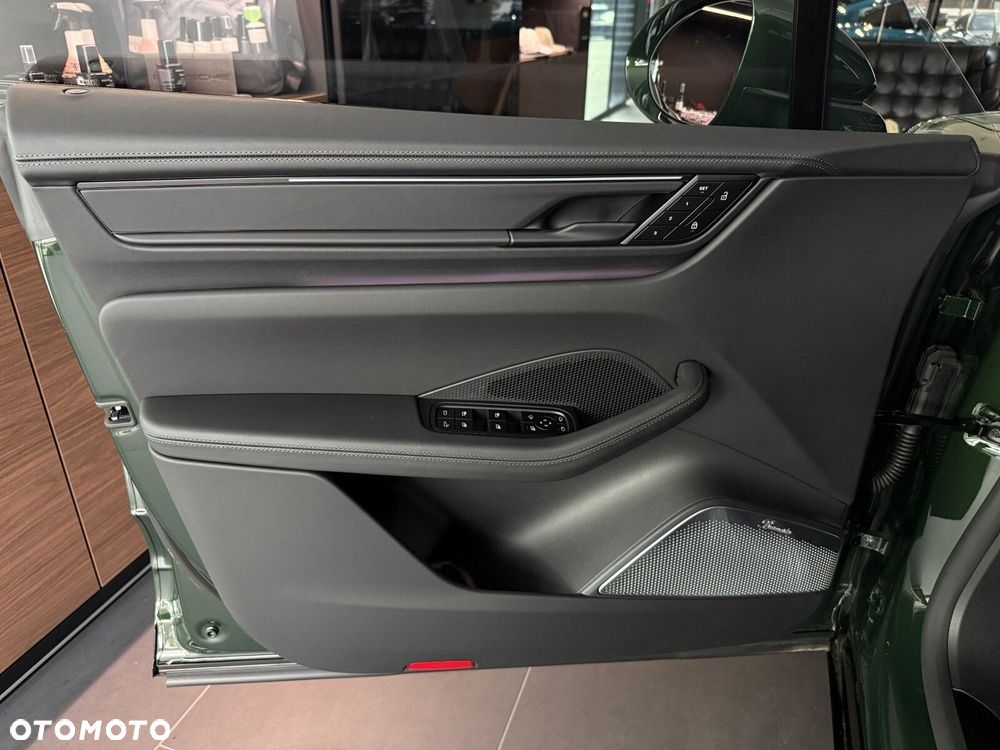 Porsche Macan - 16