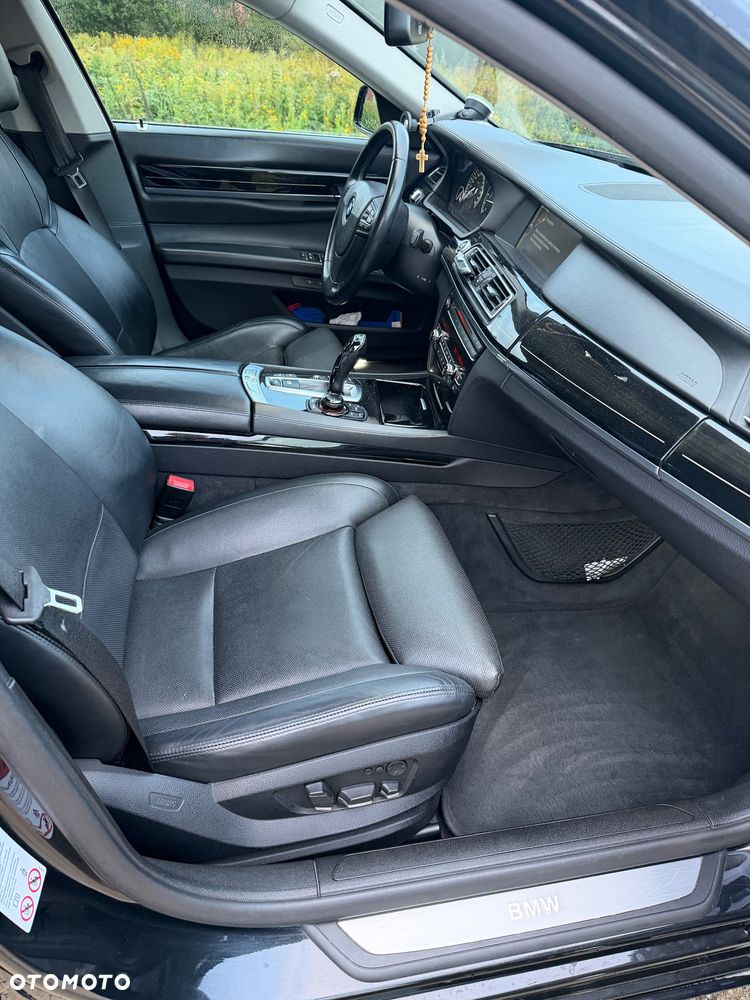 BMW Seria 7 740d xDrive - 14