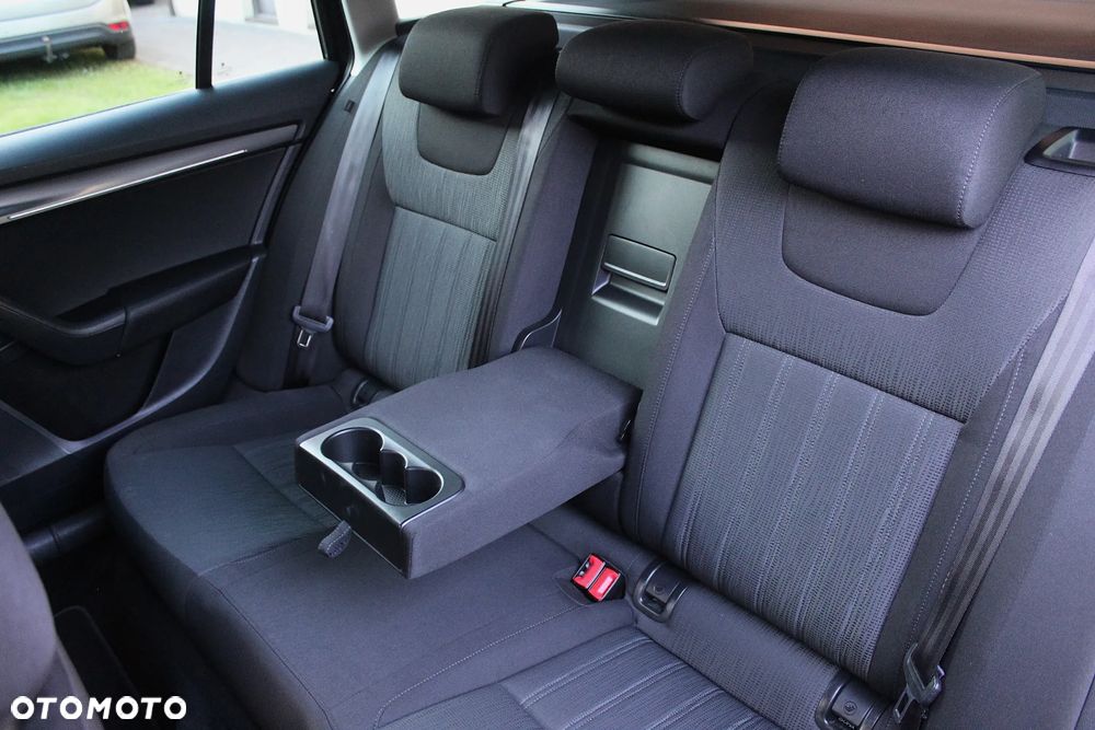 Skoda Octavia Combi 2.0 TDI DSG Style - 25