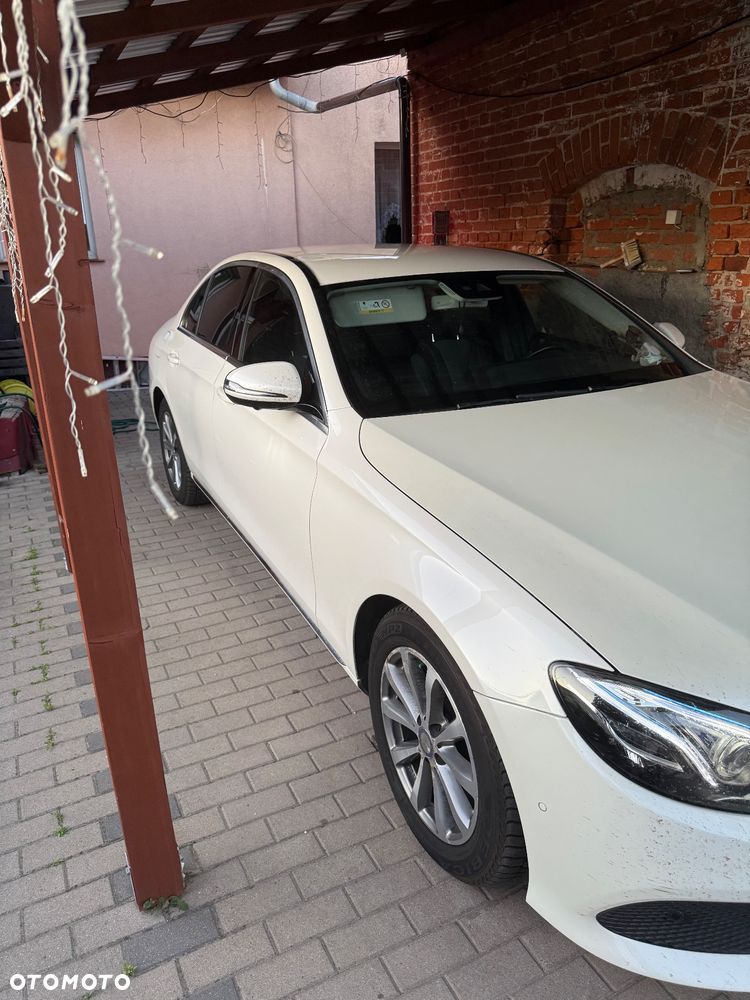 Mercedes-Benz Klasa E 220 d 4-Matic 9G-TRONIC - 2