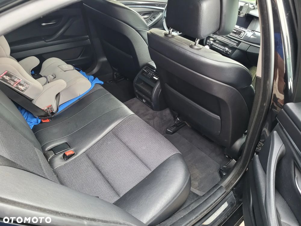 BMW Seria 5 525d xDrive - 6
