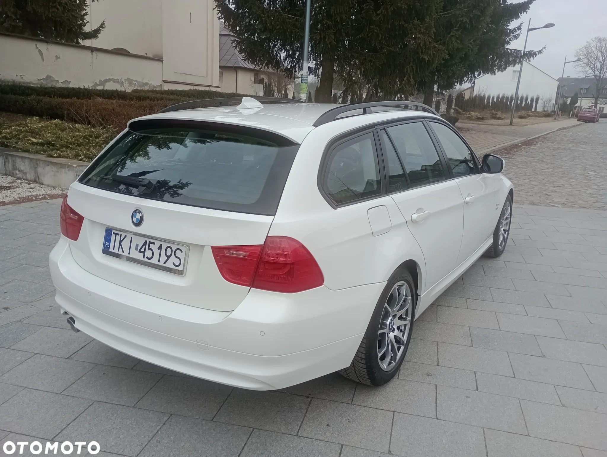BMW Seria 3 320d xDrive DPF Touring - 12