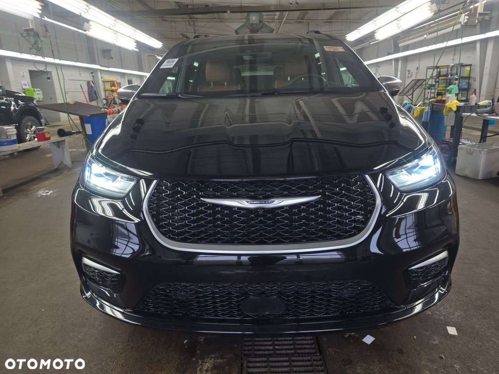 Chrysler Pacifica - 9