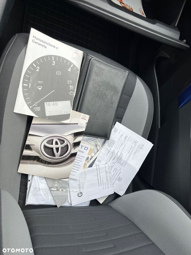 Toyota Auris 1.8 HSD Luna - 26