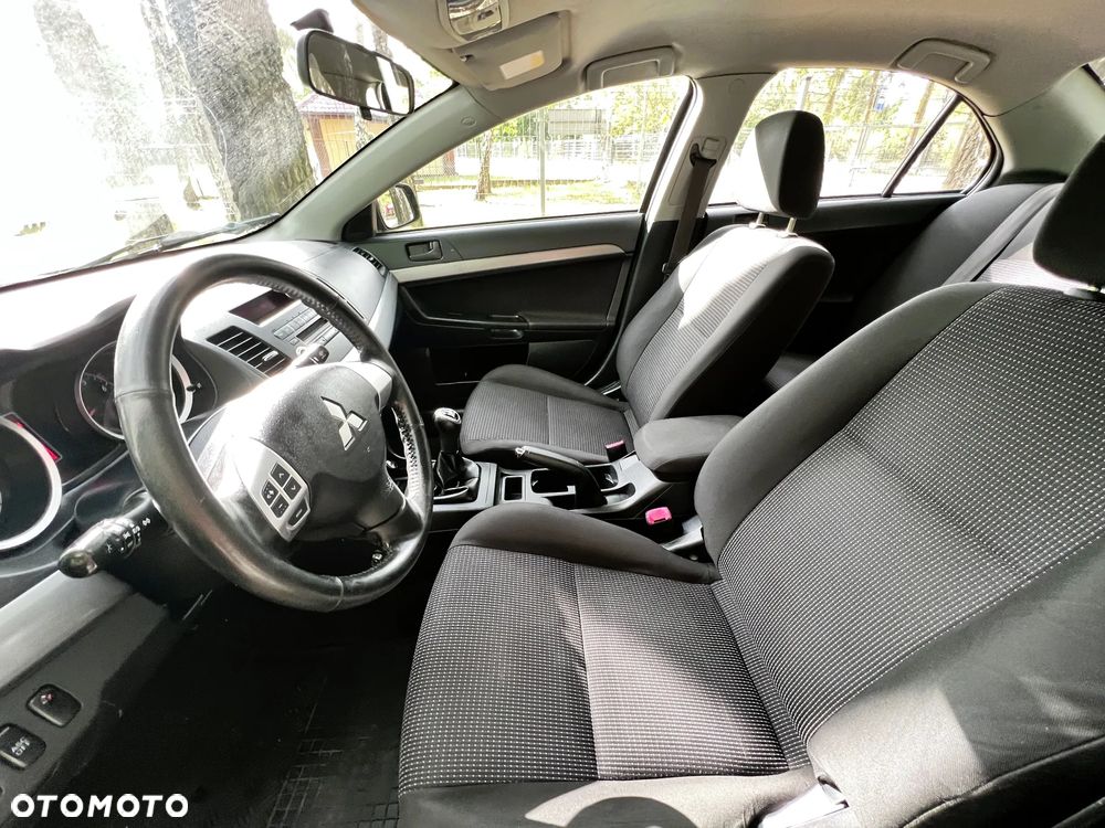 Mitsubishi Lancer - 9