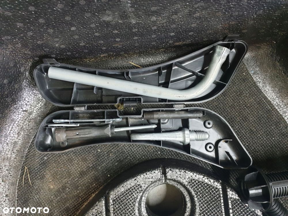 styropian wkład bagażnika 8e5012109b audi a4 b6 eur sedan - 3