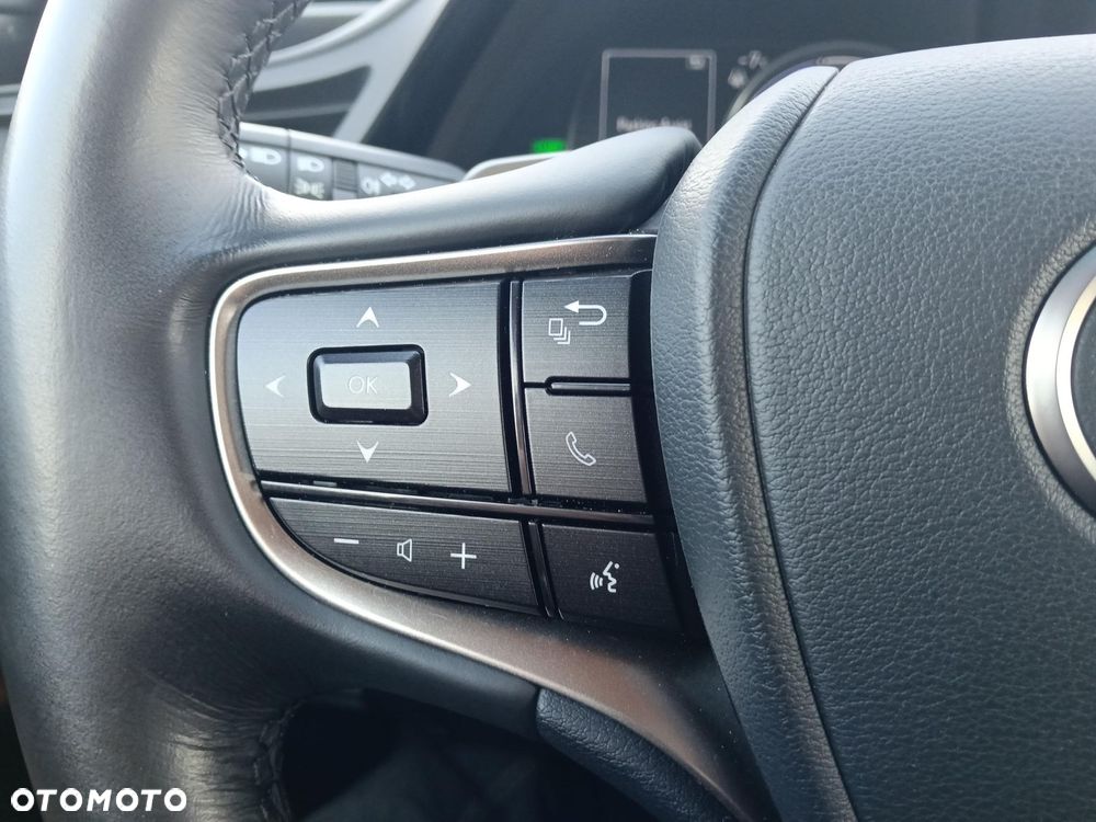 Lexus ES 300h Business Edition - 16