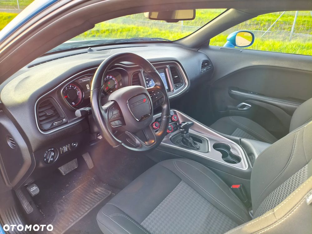 Dodge Challenger - 9