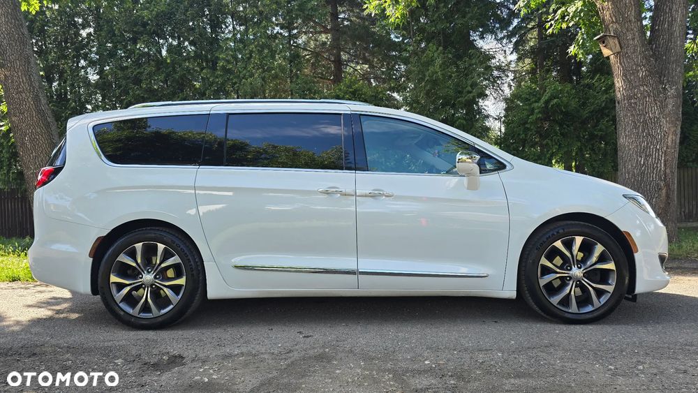 Chrysler Pacifica - 1