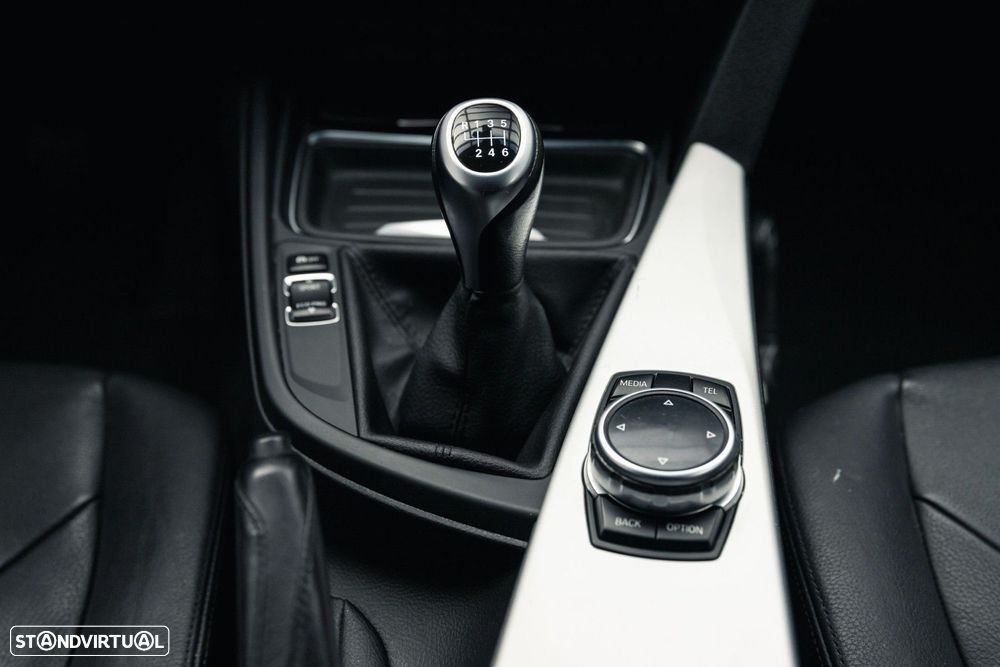 BMW 318 d Pack M - 31