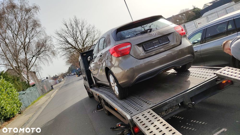 Mercedes-Benz Klasa A 180 (BlueEFFICIENCY) Style - 38