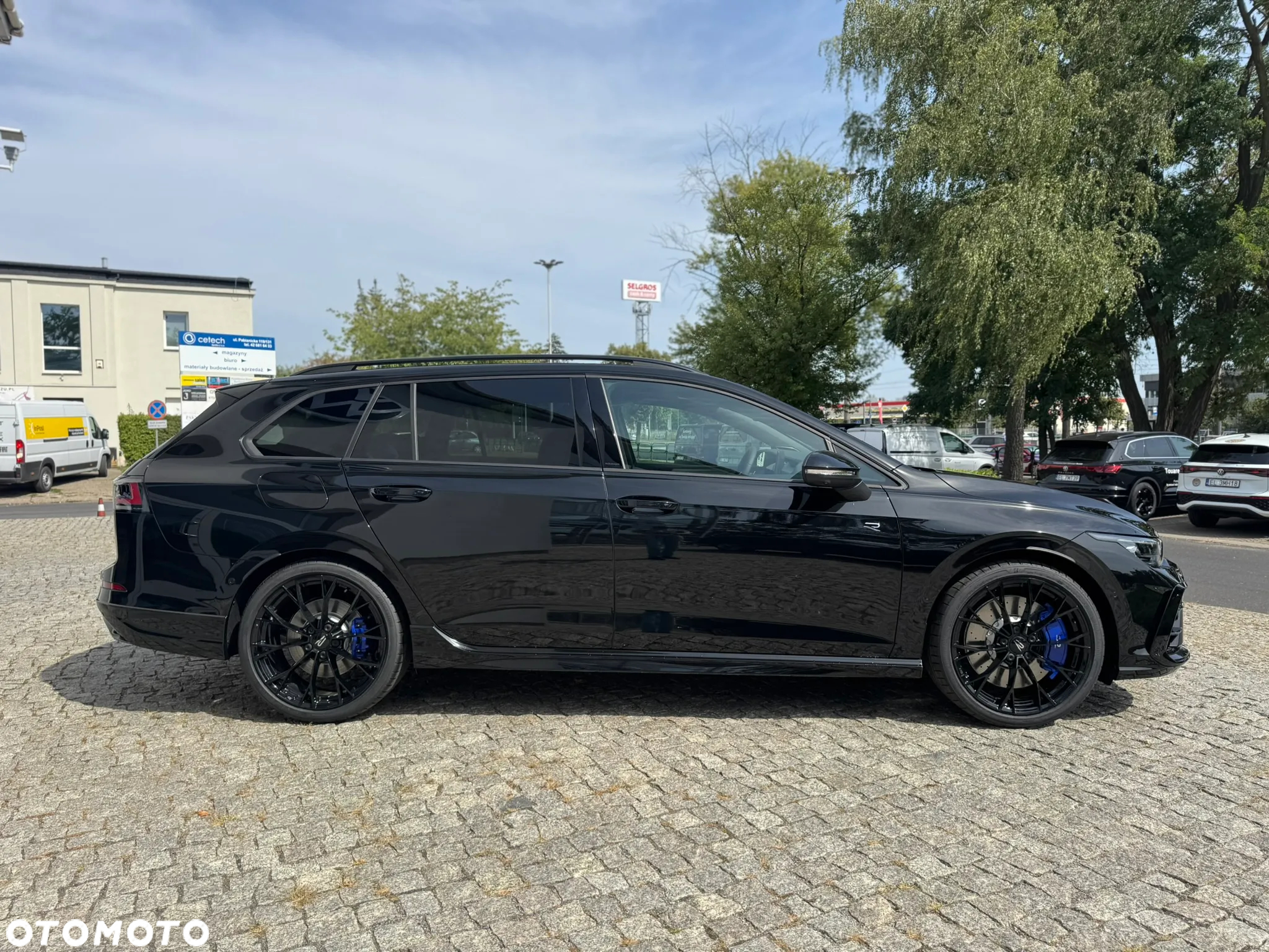 Volkswagen Golf VIII 2.0 TSI 4Motion R - 4