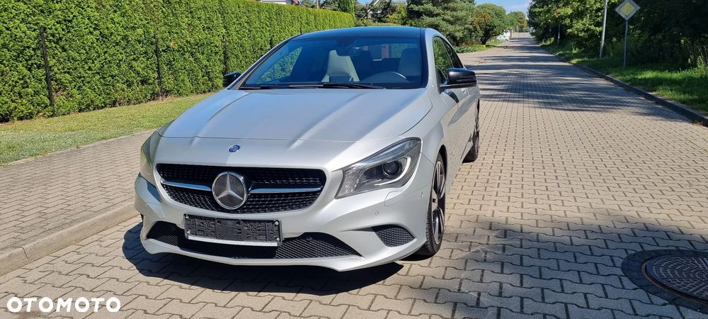 Mercedes-Benz CLA 200 7G-DCT Urban - 3