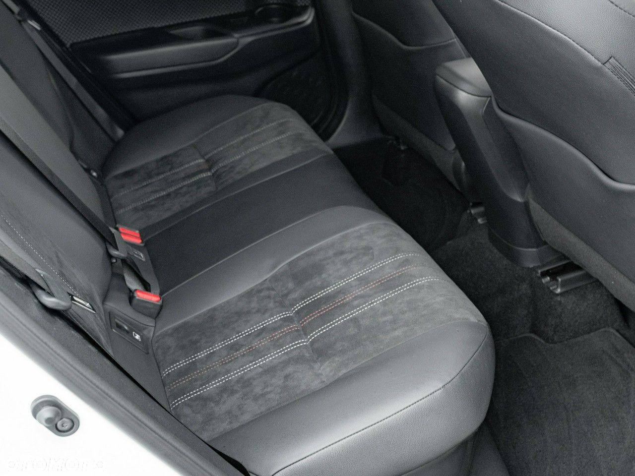 Toyota C-HR 2.0 Hybrid GR Sport - 31