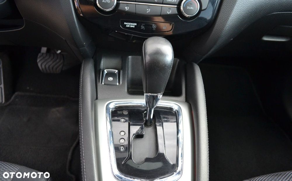 Nissan Qashqai 1.6 dCi Xtronic TEKNA+ - 27