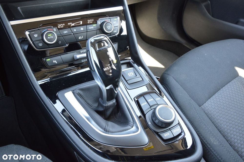 BMW Seria 2 218d - 22