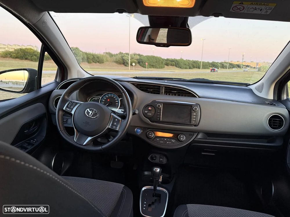 Toyota Yaris 1.5 HSD Exclusive+P.Luxury - 6