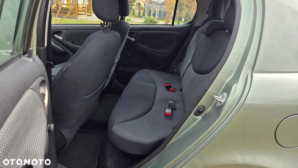 Toyota Yaris - 7