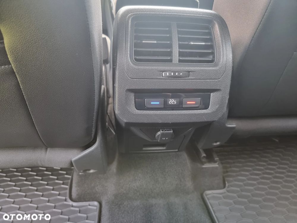 Volkswagen Touran 2.0 TDI SCR Highline - 27