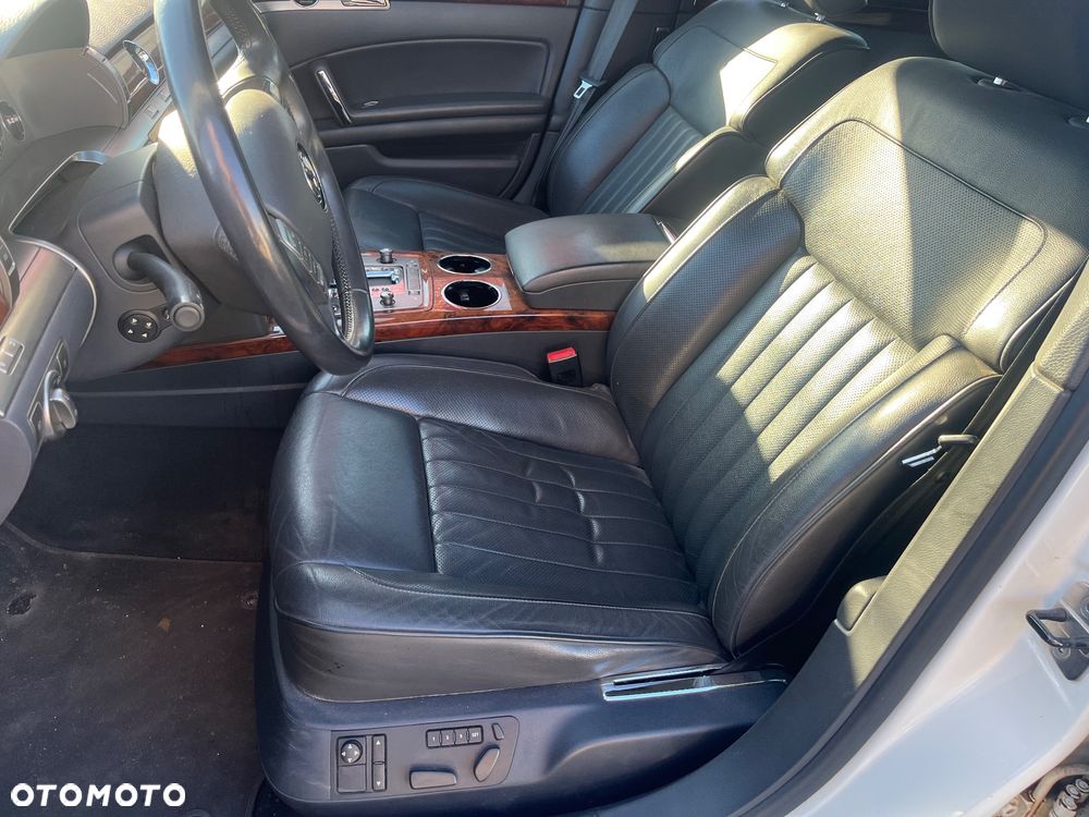 Volkswagen Phaeton 4.2 V8 4MOTION Automatik (5 Sitzer) - 19