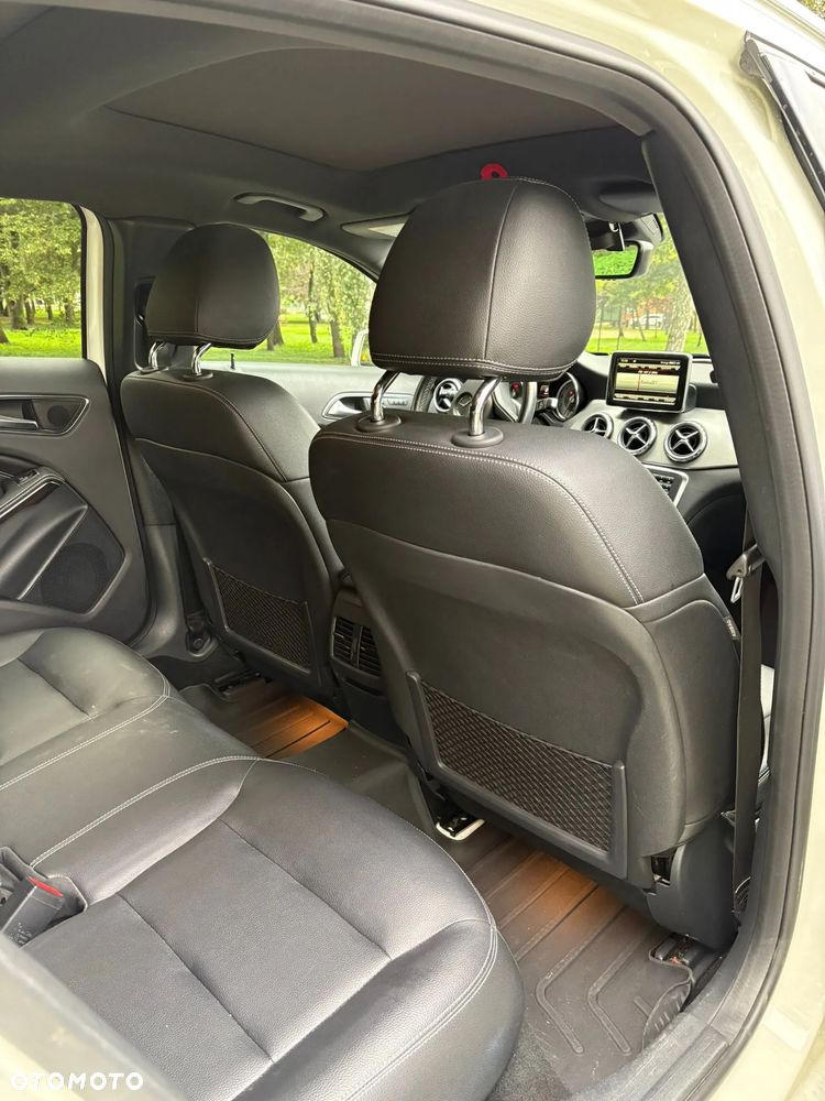 Mercedes-Benz GLA 250 4Matic 7G-DCT AMG Line - 25