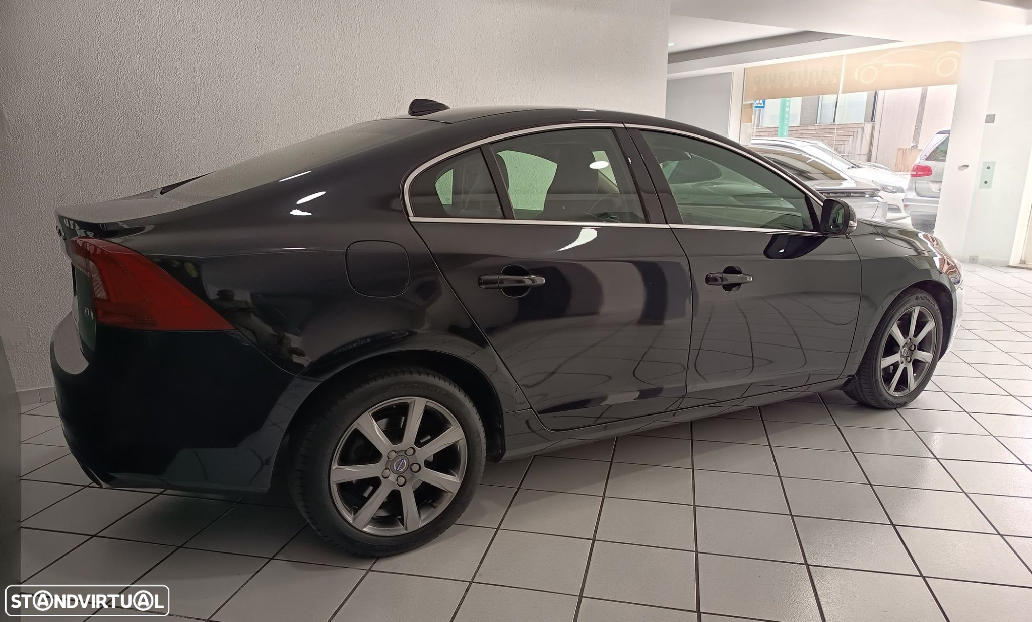 Volvo S60 2.0 D4 Momentum Geartronic - 6