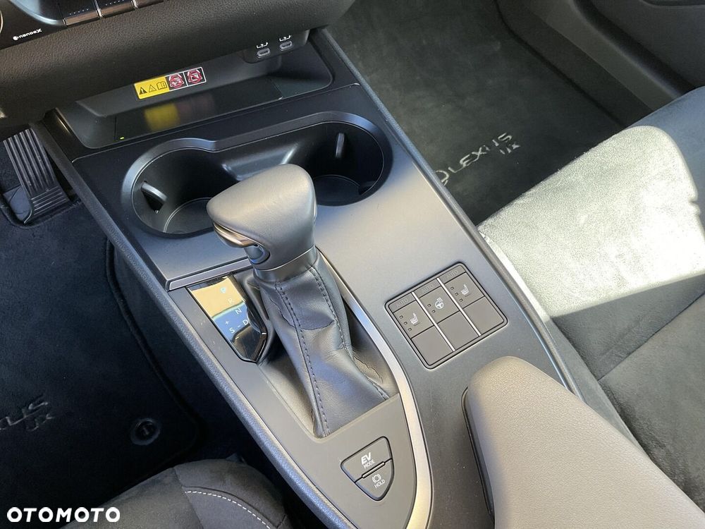 Lexus UX 250h GPF Business 2WD - 26