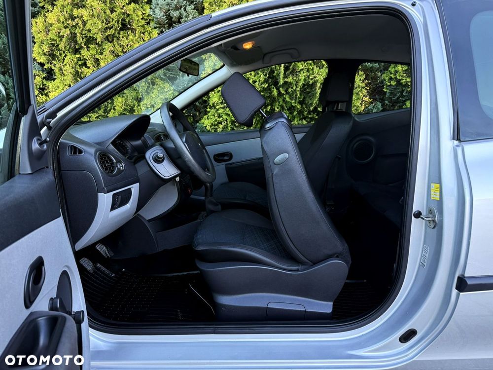 Renault Clio - 23