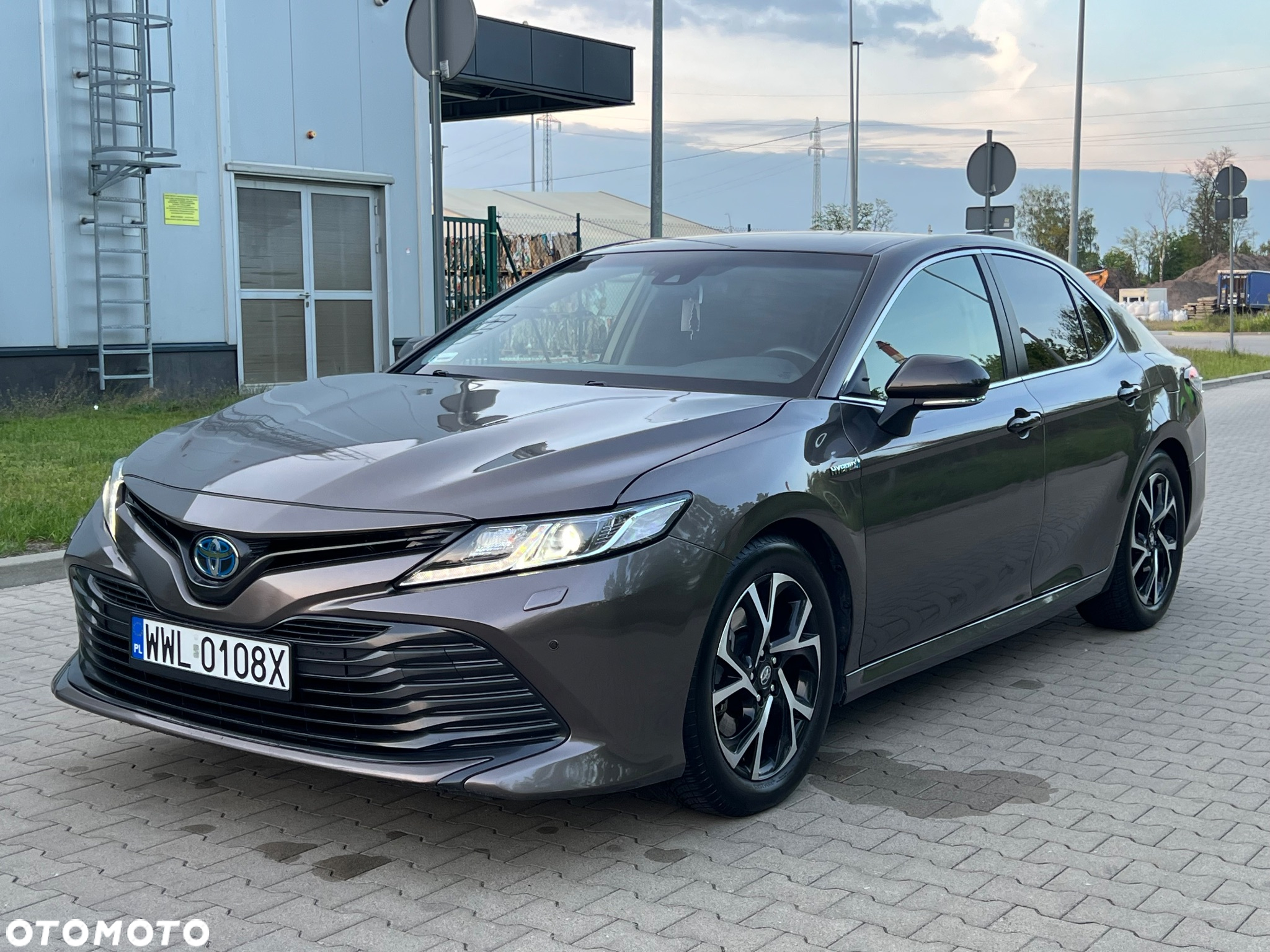 Toyota Camry 2.5 Hybrid Comfort CVT - 2