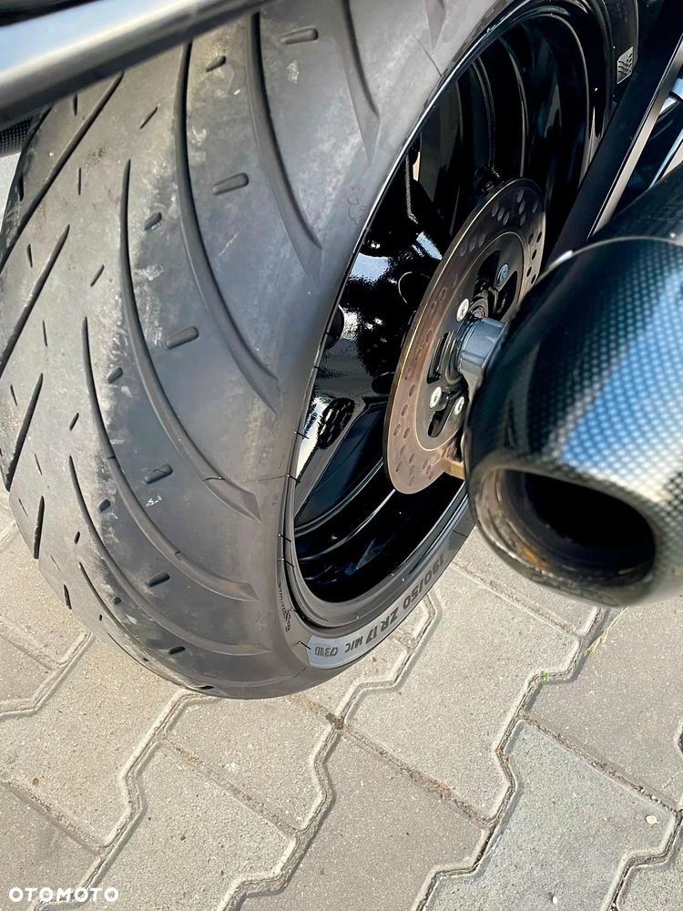Suzuki GSX-R - 19