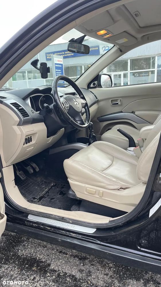 Mitsubishi Outlander 2.0 DI-D 4WD Intense - 2