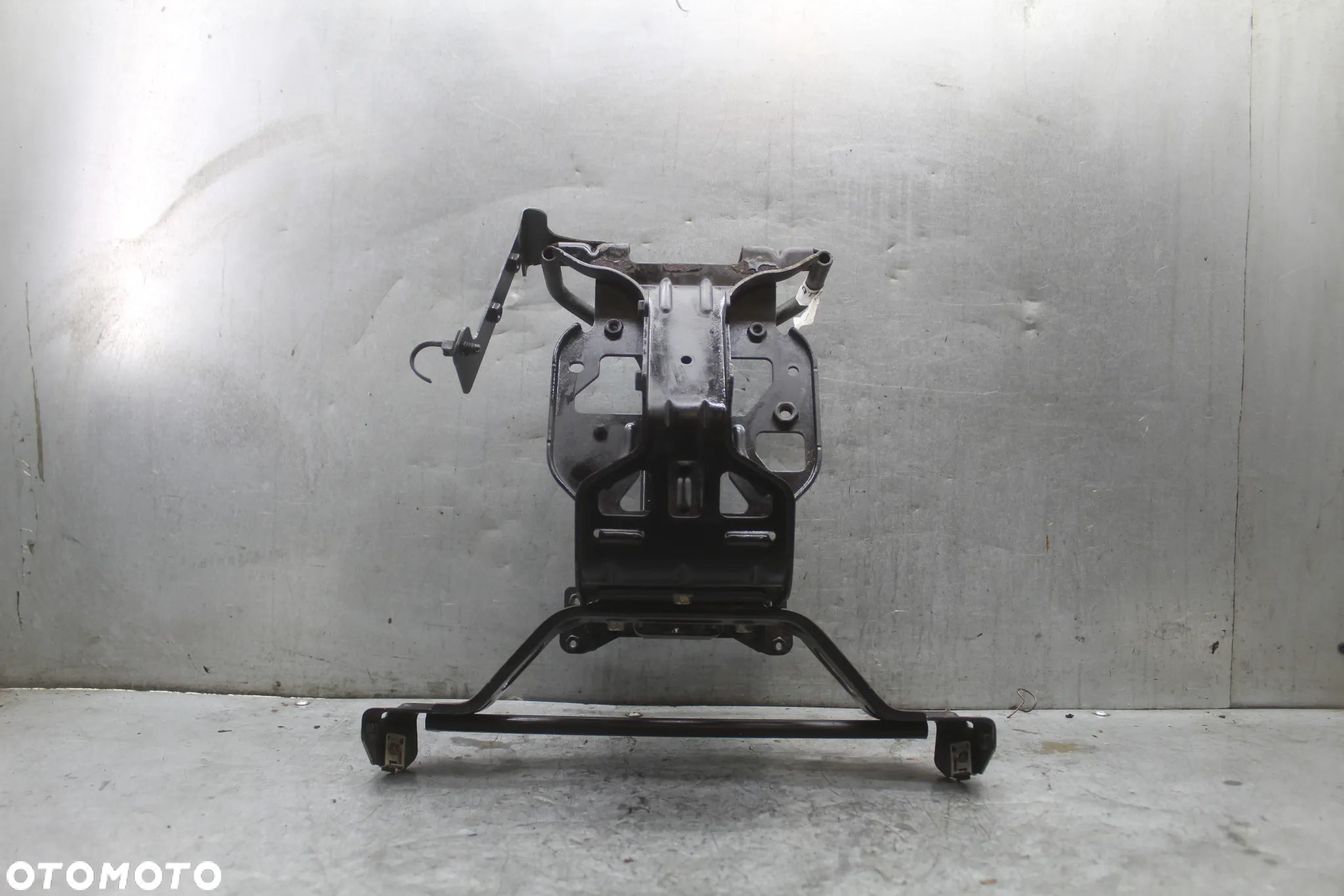 Peugeot Satelis 125 Stelaż czaszy czachy uchwyt mocowanie - 2