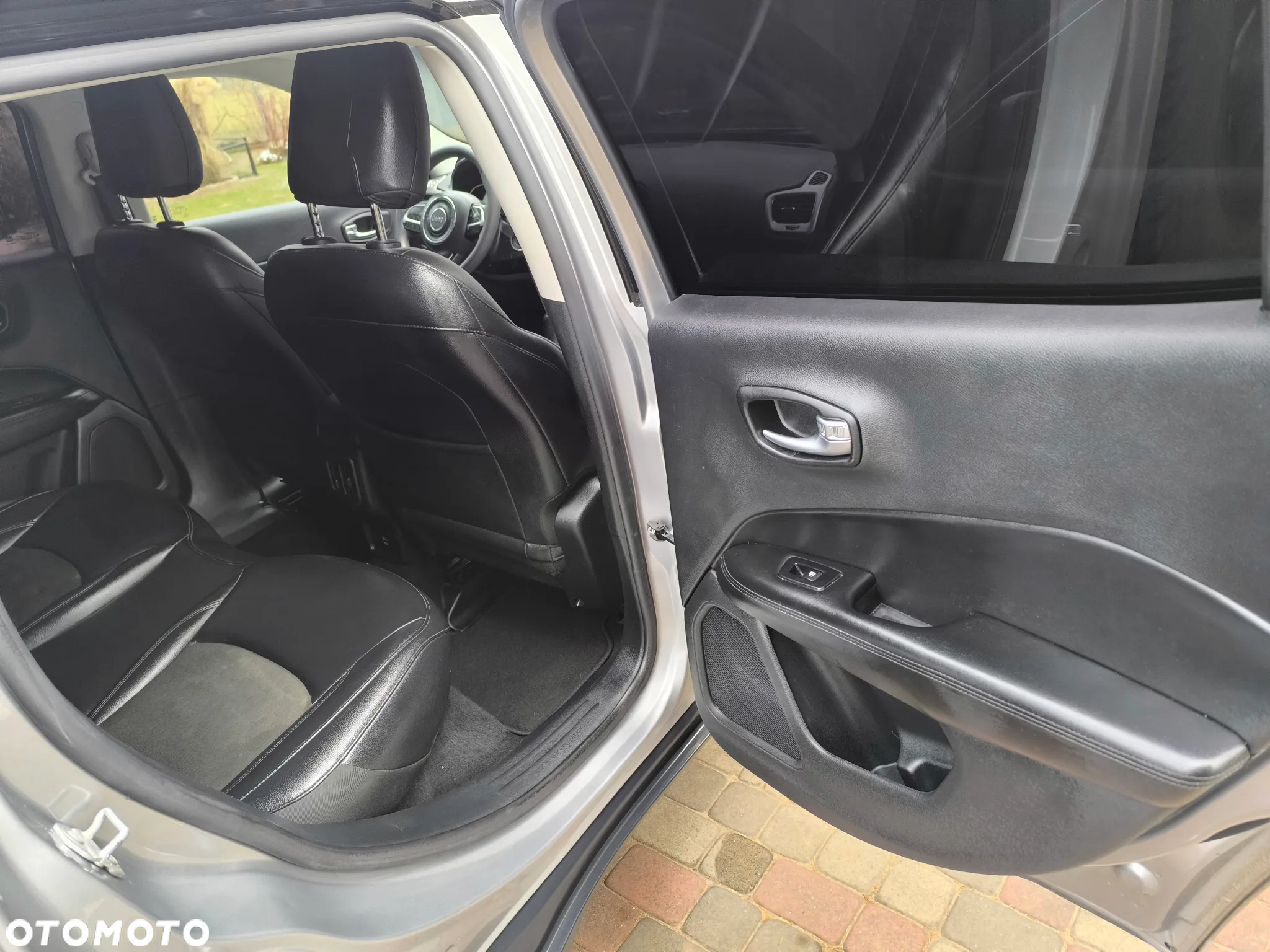Jeep Compass - 12