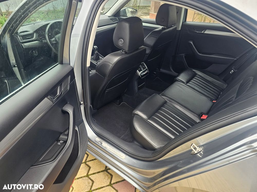 Skoda Superb 2.0 TDI Premium Edition - 13